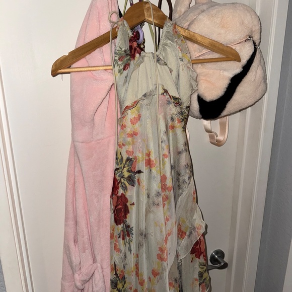 ASOS DESIGN halter ruffle maxi dress with high low hem in cream floral print - Picture 2 of 4